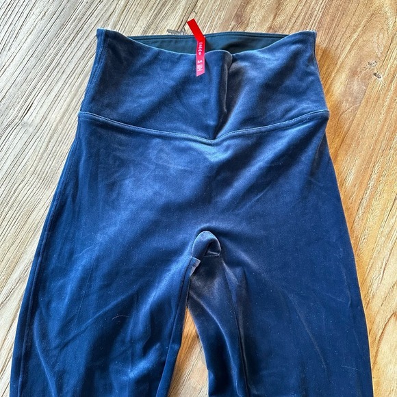 Spanx Women’s Navy Blue Velvet High Waist Stretch Compression Leggings - Picture 9 of 10